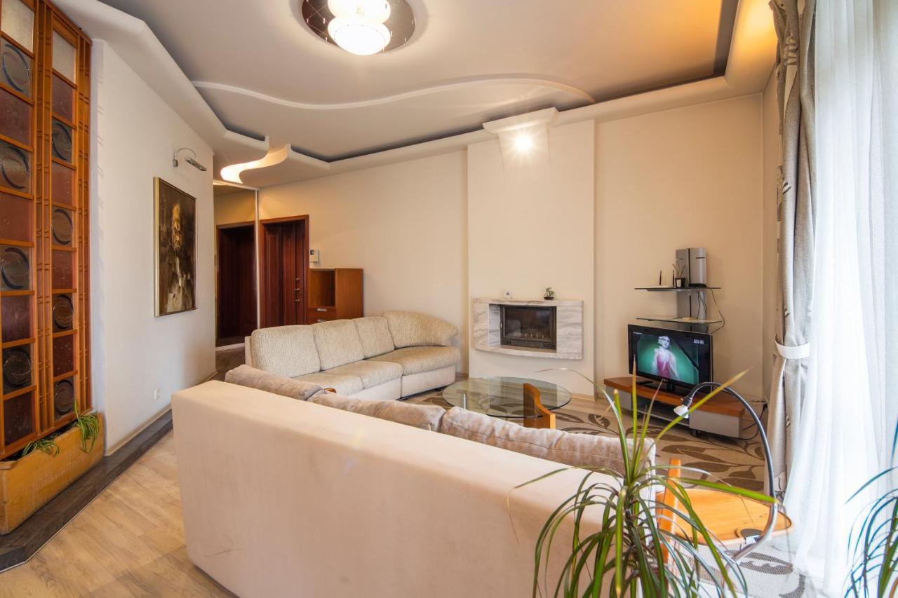 קייב Central Apartments On Khreschatyk מראה חיצוני תמונה