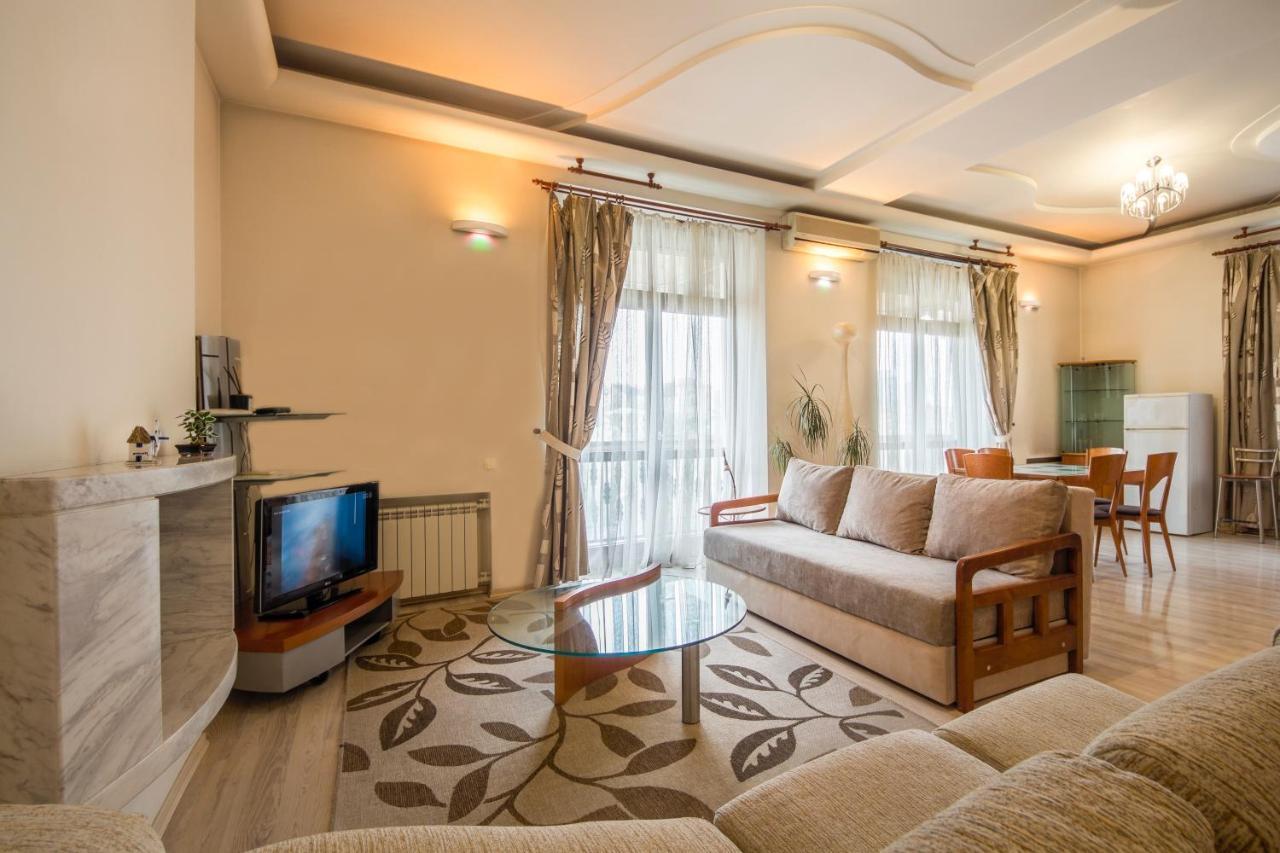 קייב Central Apartments On Khreschatyk מראה חיצוני תמונה